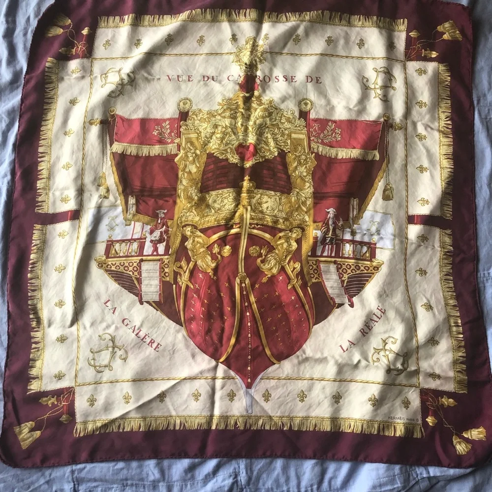 Hermes Paris 100% silk Vue Du Carosse De La Galere La Reale Red Gold Scarf - Picture 5 of 10